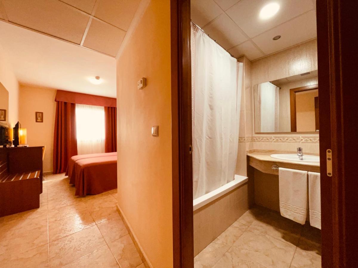 Torrijos Hotel เชสเต ภายนอก รูปภาพ