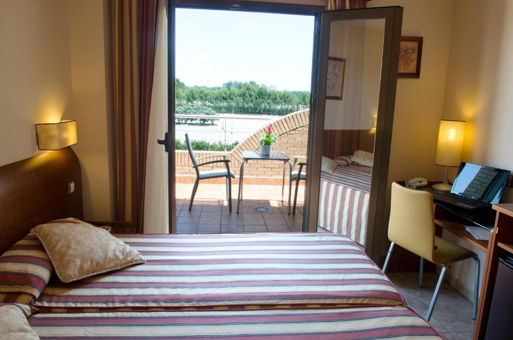 Torrijos Hotel เชสเต ภายนอก รูปภาพ